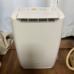【受け渡し予定者決定】アイリスオーヤマ　除湿機　　