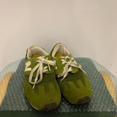 ニューバランス　スニーカー　グリーンの画像