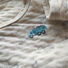 2月まで❗キルト　あったか肌着　80 　車　男の子　子供服の画像