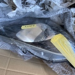 HONDA フィットハロゲンヘッドライト左右の画像
