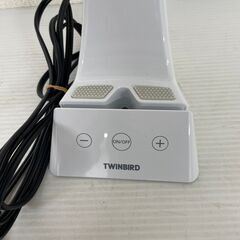 【ジモティ限定特価】  TWINBIRD コンセント&スマホスタンド付LEDデスクライト LE-H845の画像