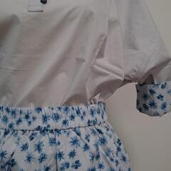 【週末セール！新品 ブルー花柄セットアップ】ブラウス・スカートセットの画像