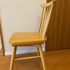 【値下げしました】ナチュラルカラーのダイニングチェアの画像