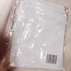 値下げ👑最終価格💕【新品】100均ではないです☺️絵が描ける💕油性ペンで❤️真っ白な丈夫な帆布生地みたいな入れ物😍よかったらお子様のために、オリジナルの入れ物として、お作りしてみてはいかがでしょうか？の画像