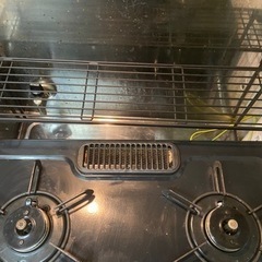 2口ガスコンロ(説明書付き) コンロ奥ラックの画像