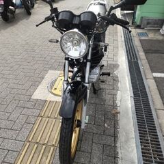 ヤマハ　ＹＢＲ１２５　ハンドル・マフラー・Ｒサス・ＬＥＤカスタム・４サイクルミッション車の画像
