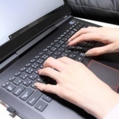 【土日祝日が休み】経理職（月次・年次決算・資金管理等）/業績は右...
