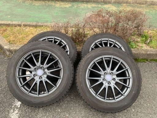 スタッドレスタイヤ　225/60R18