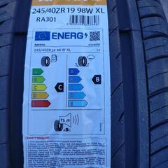 サマータイヤ245/40R19