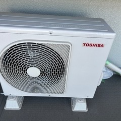 【直接引き渡し】東芝エアコン　TOSHIBA 本体+室外機 ☆ほぼ新品☆東芝エアコン室外機 1台 - エアコン