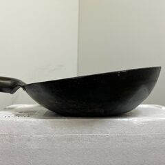 中古　現状渡し　山田工業所製 　IH対応鉄打出片手中華鍋 　30cmの画像