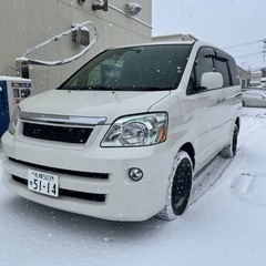 トヨタ　AZR65 ノア　4WD
