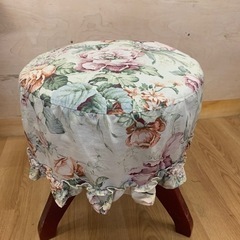 イス 椅子 回転イス 木製 座面カバー剥がれ 花柄カバー付 中古の画像