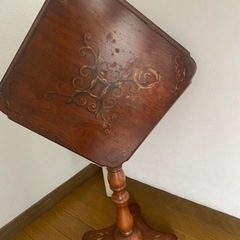 Tilt Top Side Accent Tableの画像