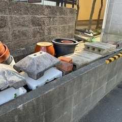コンクリートブロック、その他陶器類の画像