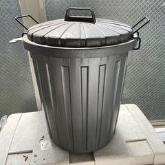 ペール　高さ50直径43cmプラスチック製で軽いです！