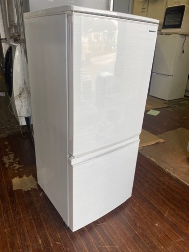 北九州市内配送無料　保証付き　シャープ SHARP 冷蔵庫(幅48.0cm) 137L つけかえどっちもドア 2ドア ホワイト系 SJ-D14E-W
