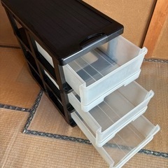 収納ケース（キャスター付き）の画像