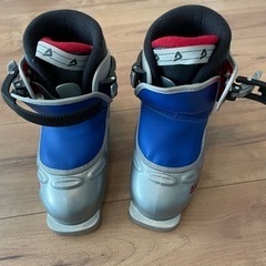 子供用スキーブーツの画像