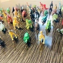 恐竜フィギュア  