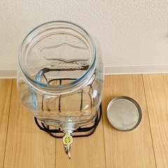 【廃盤・入手困難】ニトリ  ガラス 製 ドリンクディスペンサー 専用スタンド付きの画像