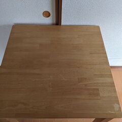 ダイニングテーブルの画像