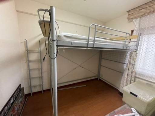 即日可能ニッセン　ロフトベッド宮付セミダブル　マットレス付