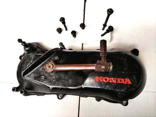 ☆赤のHONDAロゴ □ライブディオエンジンクランクカバーu0026キック