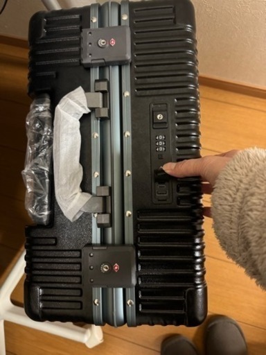 ［魔法小屋] 未使用★キャリーケース ★前開き  機内持ち込み サイズ