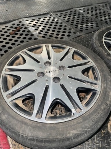 車のパーツ タイヤ、ホイール