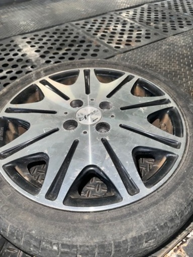 車のパーツ タイヤ、ホイール
