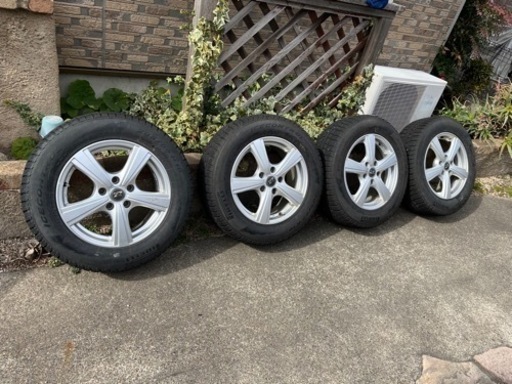 車のパーツ タイヤ、ホイール