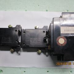制御盤内電気ブレーカーの画像