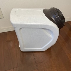 ドッグフード保存容器の画像