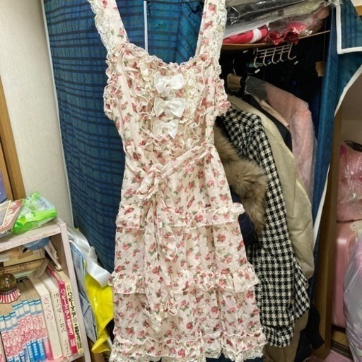 リズリサ等ギャル服　10万円分ダンボール一箱分