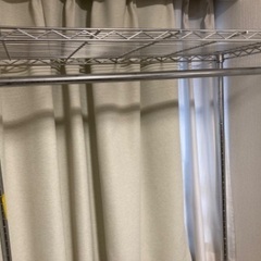 ハンガーポール付きスチールラックの画像