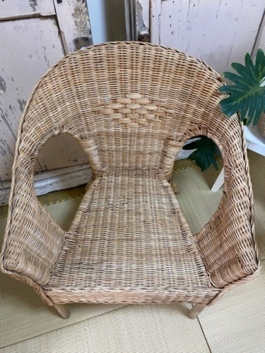 ラタン肘掛けチェアー