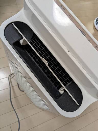 シャープ製　加湿空気清浄機　KC-G40-W