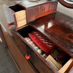昭和レトロ　小さな鏡台付き小物入れの画像