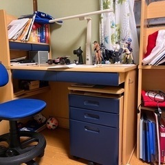 お譲りする方決まりました。家具　勉強机
