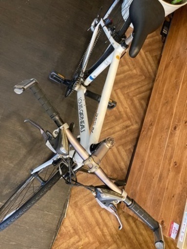 【LOUIS GARNEAU RSR-lV  前後タイヤ新品！】アルミフレーム　3×8速　700×28cクロスバイク　ホワイト