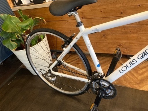【LOUIS GARNEAU RSR-lV  前後タイヤ新品！】アルミフレーム　3×8速　700×28cクロスバイク　ホワイト