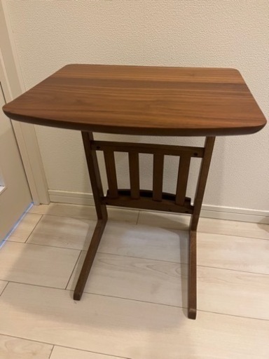 取引中　サイドテーブル