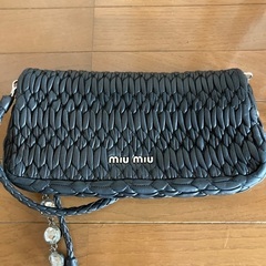 miumiuのバッグ 本物の画像