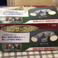 無料！センサーライト・白熱電球100Ｗ×2◆動作確認済◆屋外・屋内用【こちらは店舗です。浜村鹿野温泉ICから3分 買取本舗 宮本リサイクル 営業時間９～１９時 定休日水曜日】の画像