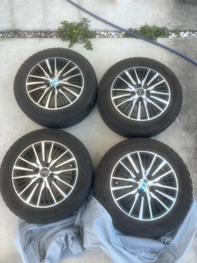 車のパーツ タイヤ、ホイール