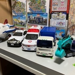 電池　光る音の出るパトカー　救急車　飛行機　おもちゃ 