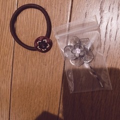 ヘアアクセサリーとミニ皿