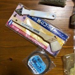 キッチン取り付け用ビス金具   ステンレスコートネイル サッシビス ステンレス針金 コーキング落としヘラ1本 刷毛s30(ナフコ)セットの画像