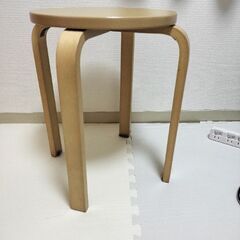 【譲ります】木製スツールの画像